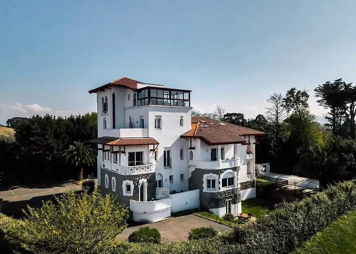 Résidence Château d'Acotz - Appartements avec piscine à 300m des Plages&Océan Saint-Jean-de-Luz